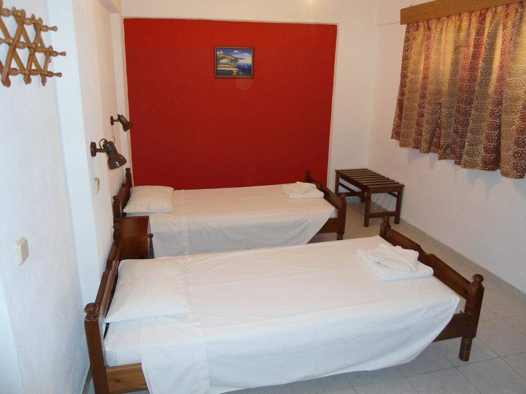 Evi Apartments And Studios Theológos Pokoj fotografie