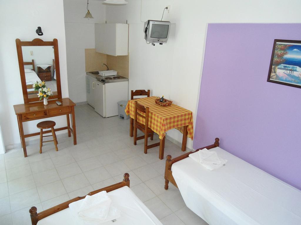 Evi Apartments And Studios Theológos Pokoj fotografie